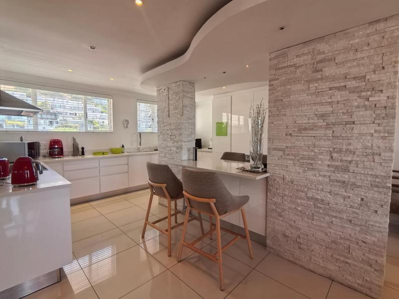 To Let 3 Bedroom Property for Rent in Green Point Upper Western Cape